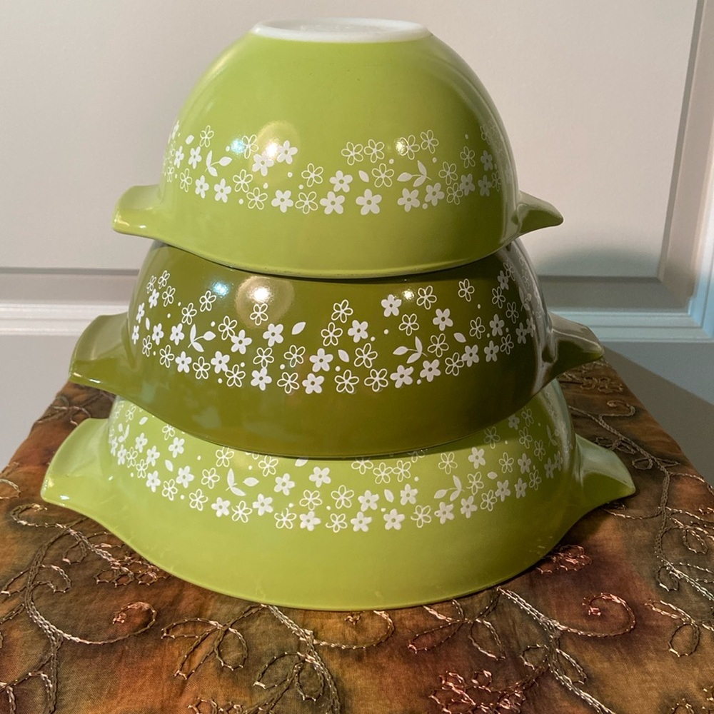 Vintage Pyrex bowl set